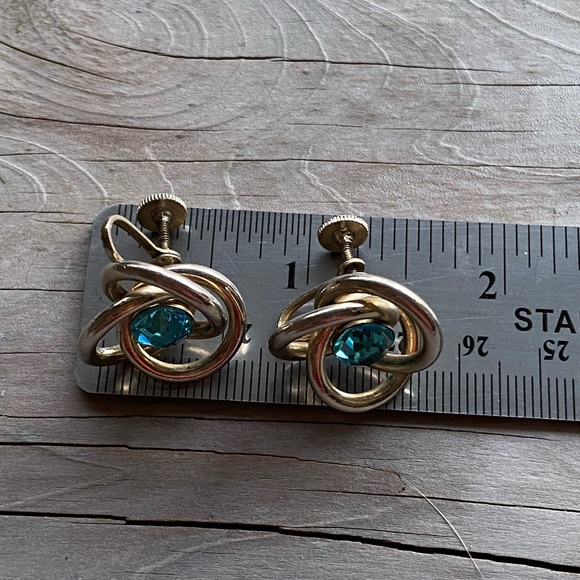 *RARE FIND* Signed Coro Silver Tone Love Knot Screw Back Earring with Bl… - Picture 7 of 8